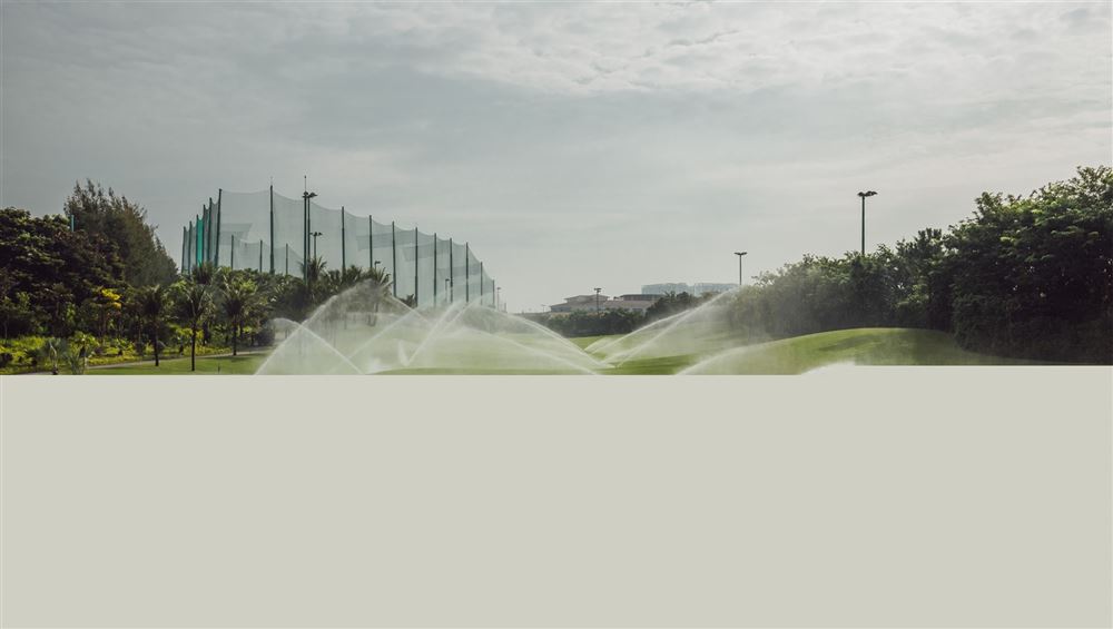 Khám phá công tác bảo trì sân golf Long Biên qua hình ảnh