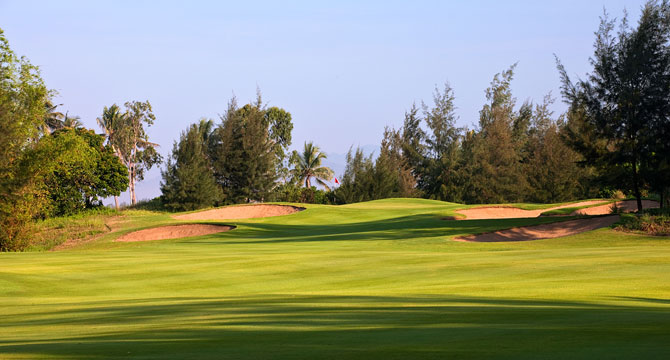 giá sân golf Montgomerie Links Việt Nam