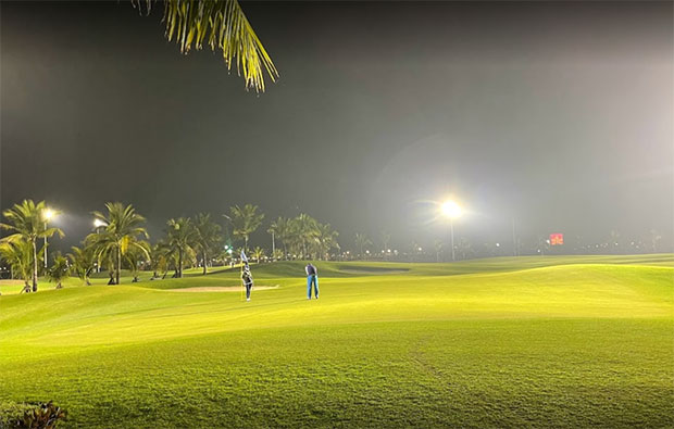 chơi golf đêm tuần châu golf resort