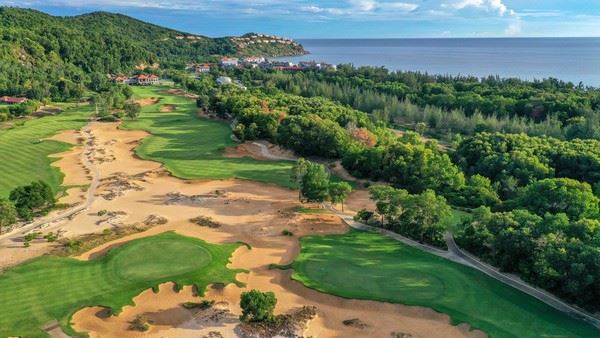 Sân Laguna Golf Lăng Cô